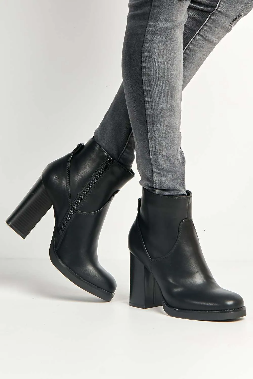 Canna Side Zip Block Heel Ankle Boots in Black Matt