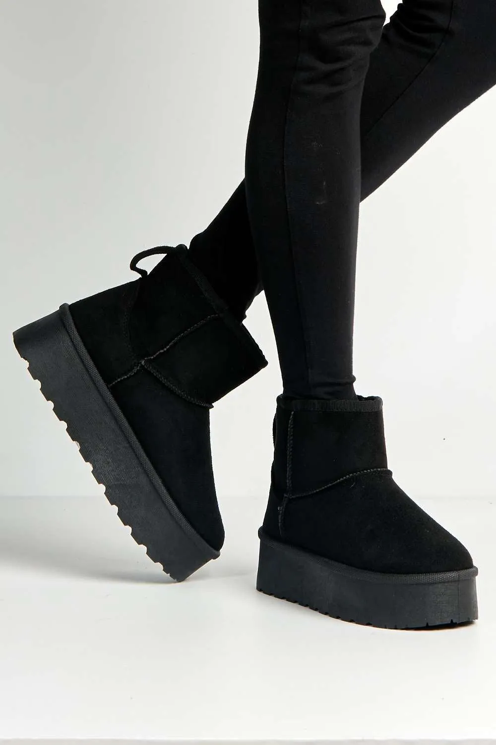 Yulla Flatform Faux Fur Lining Flatform Ankle Boots in Black